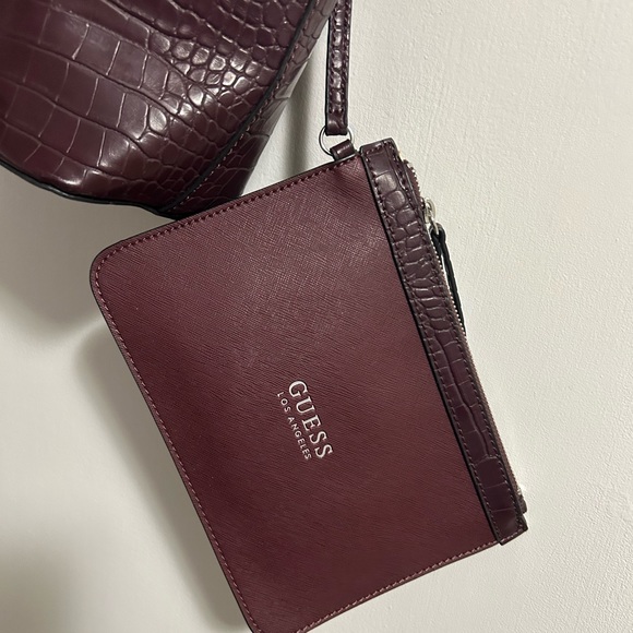 Guess Purse Tote - Picture 4 of 4